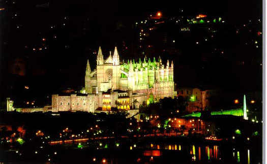 Palma-de-Mallorca-bei-Nacht